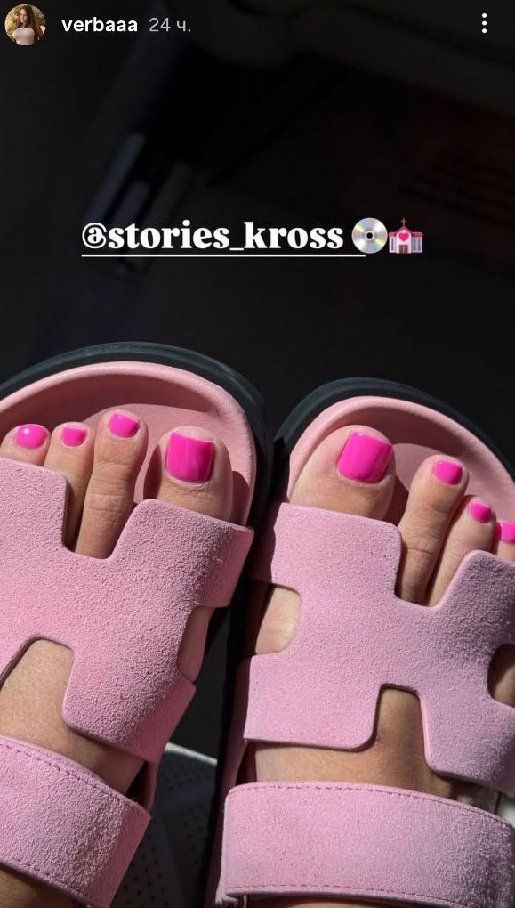 Этот цвет - хит сезона: блогерша Верба показала самый модный педикюр на лето 2025