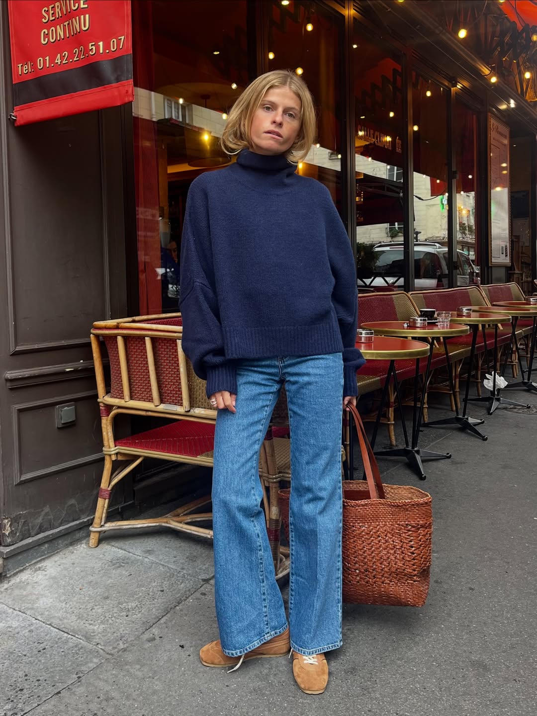 5 наймодніших светрів із високою горловиною, які варто мати цієї зими