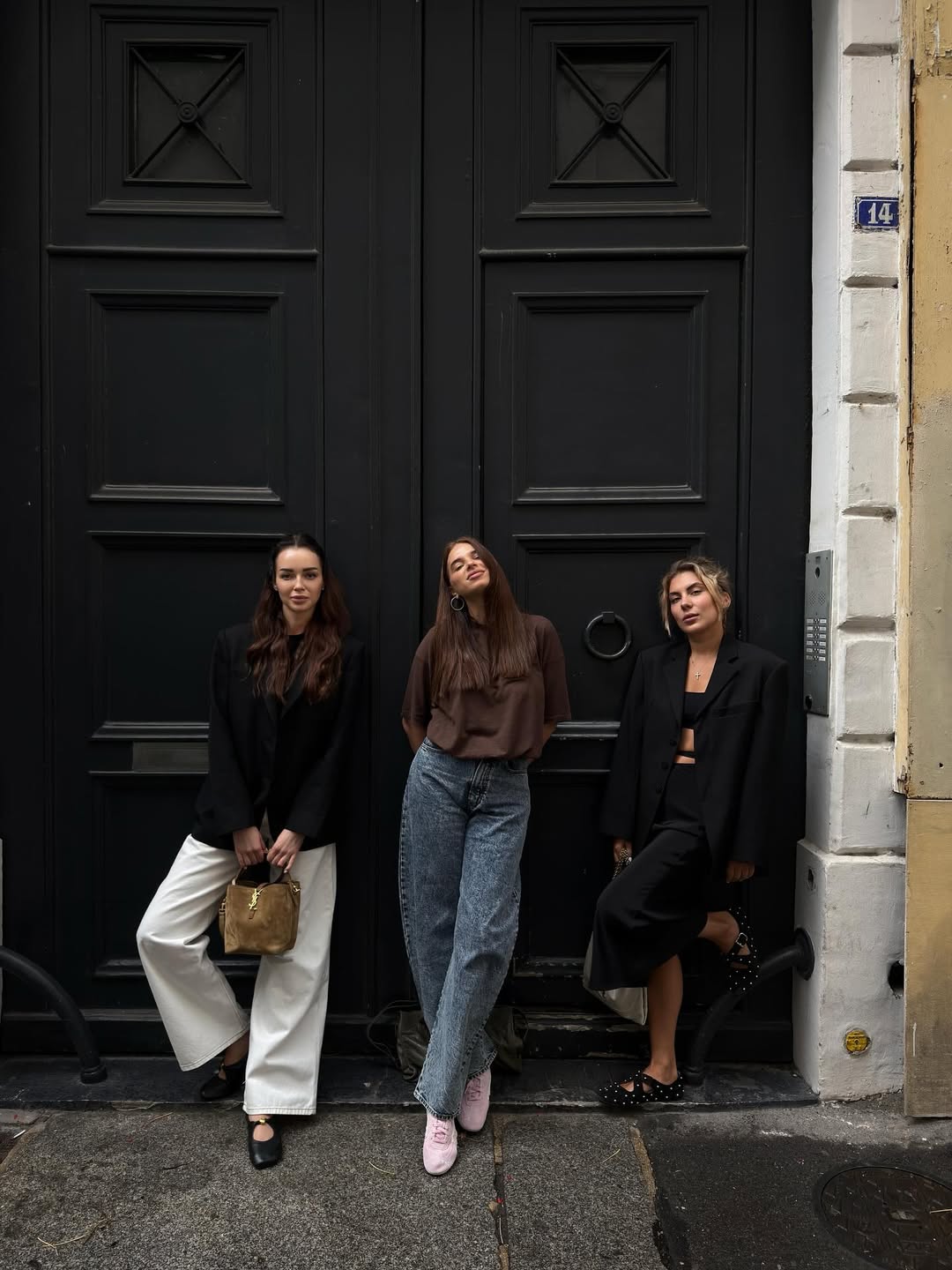 З чим носити джинси-підкови: трендовий образ від дружини Усика на кожен день