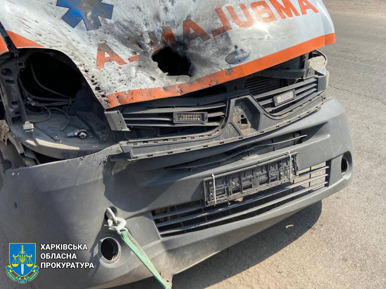 Россияне ударили FPV-дроном по авто скорой в Купянске: пострадали медики