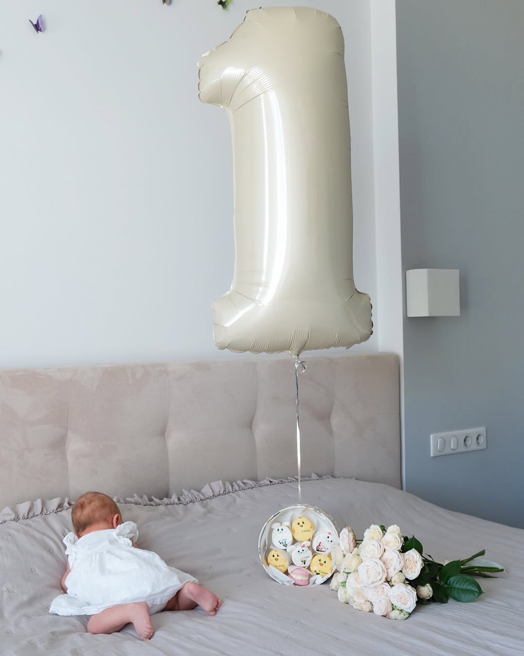 Анна Кошмал замилувала новими фото з новонародженою донькою