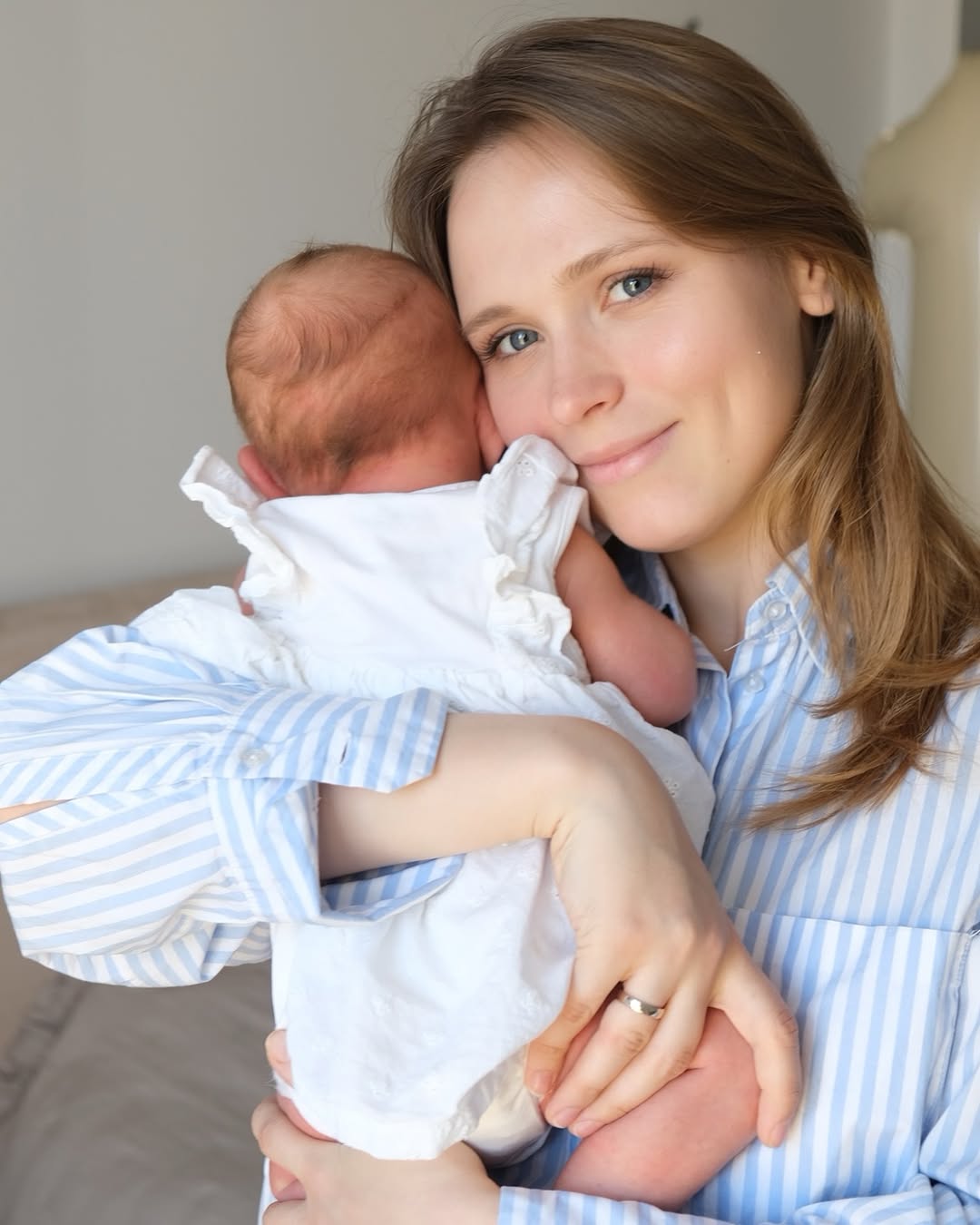 Анна Кошмал замилувала новими фото з новонародженою донькою