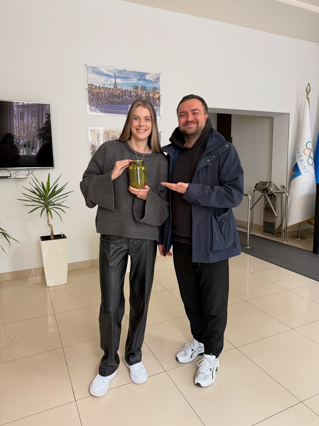 Як носити шкіряні штани цього сезону: стильні "луки" від Ярослави Магучіх