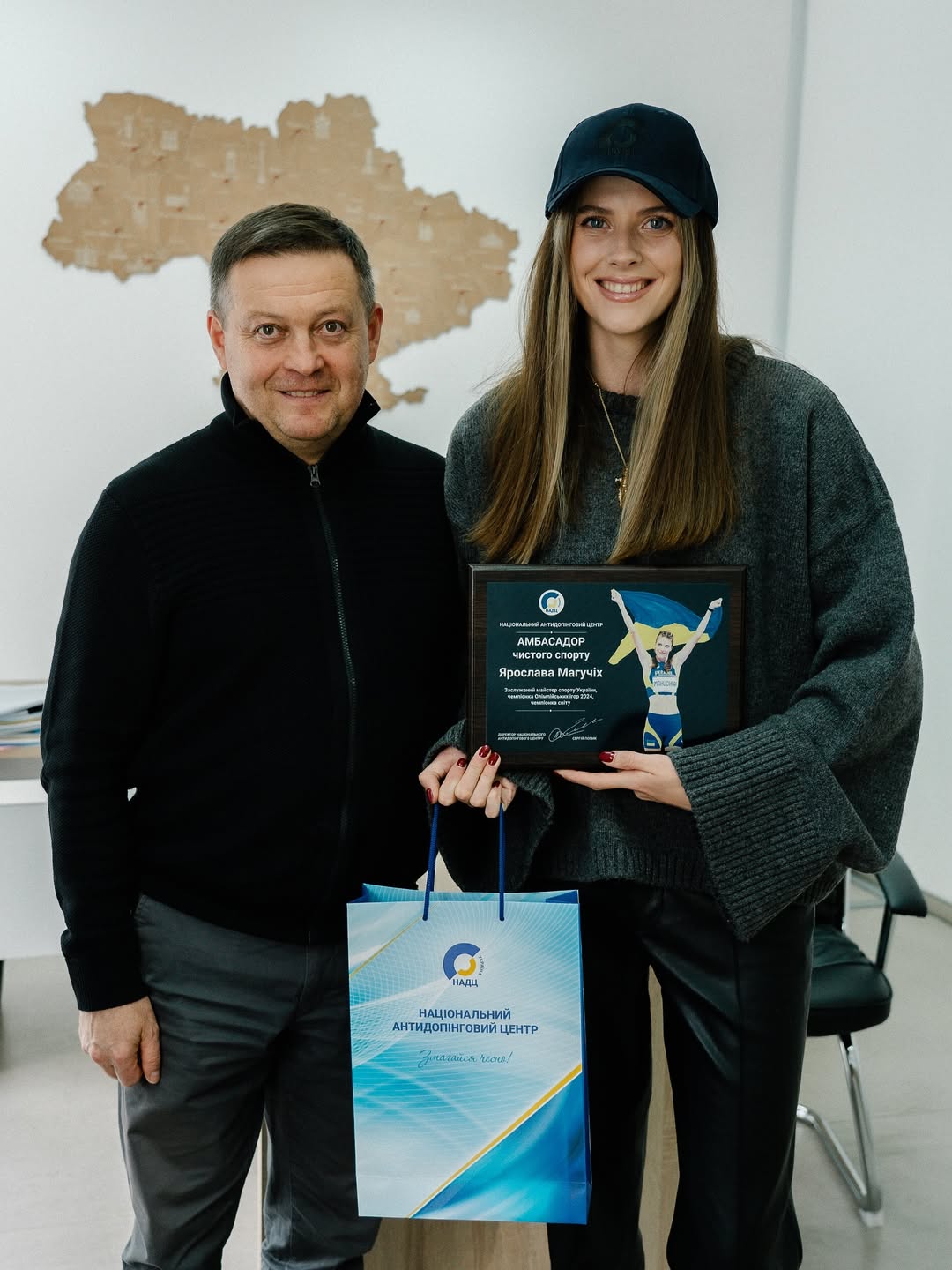 Як носити шкіряні штани цього сезону: стильні "луки" від Ярослави Магучіх