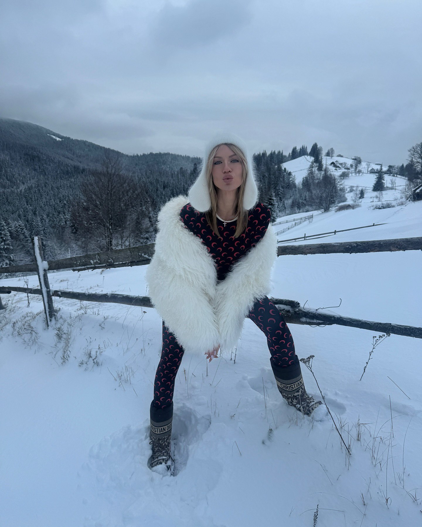 Коротка шуба з еко-хутра - тренд сезону: як такий верхній одяг носять Леся Нікітюк і Наталка Денисенко