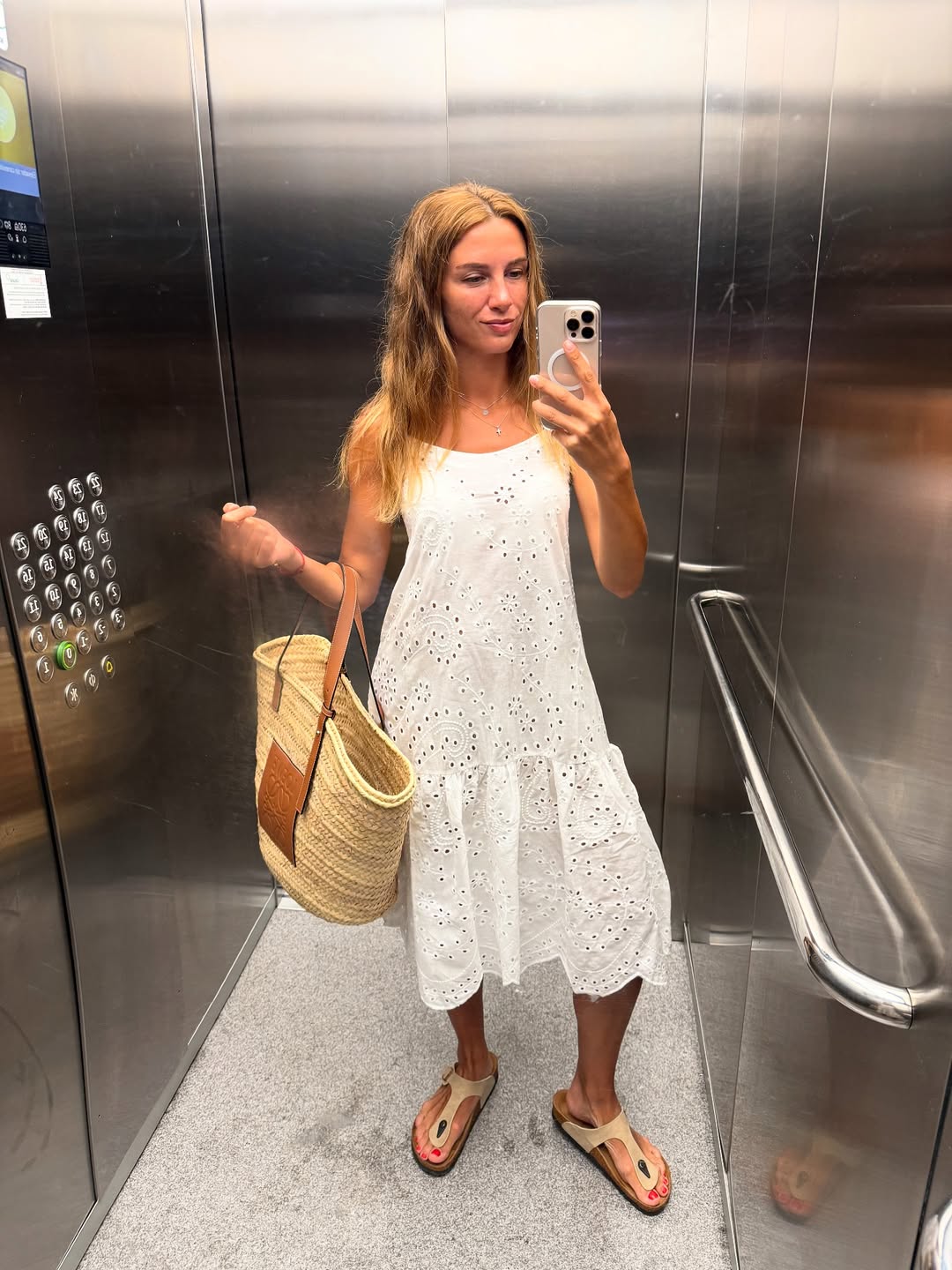 Як стильно одягатися у відпустці: дружини Решетніка і Павліка показали літні тренди