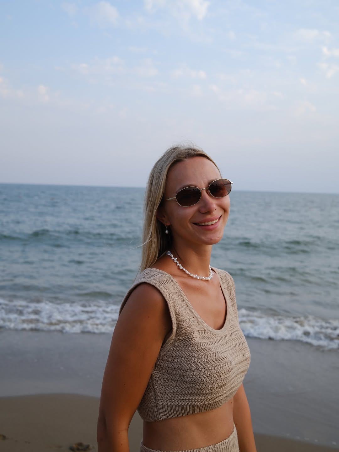 Як стильно одягатися у відпустці: дружини Решетніка і Павліка показали літні тренди