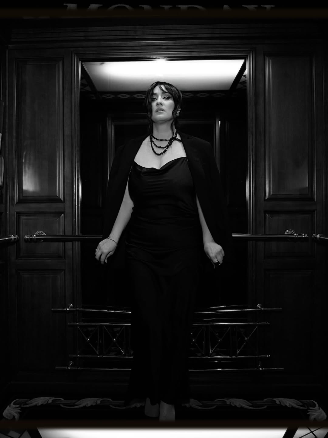 Соломія Вітвіцька вразила ефектним вечірнім образом і новою зачіскою