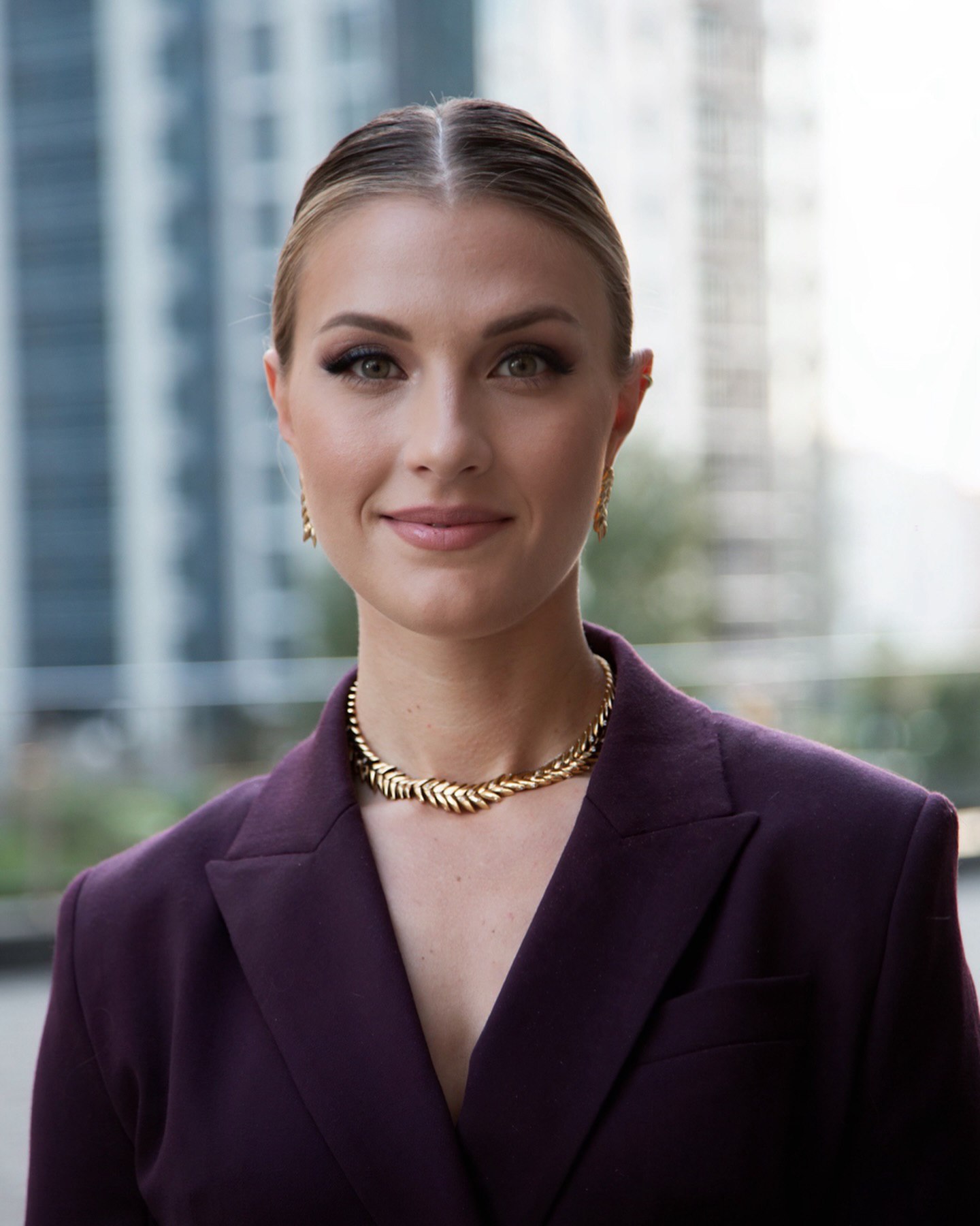 Ольга Харлан засвітилася в костюмі найбільш трендового відтінку осені (фото)