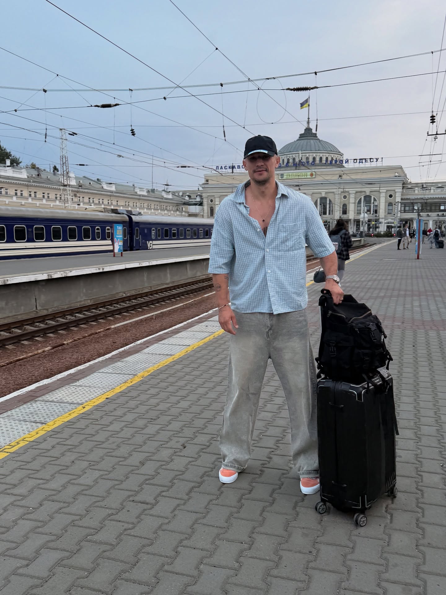 Як виглядає чоловічий street style у подорожі: "Холостяк" Цимбалюк задає модний тон