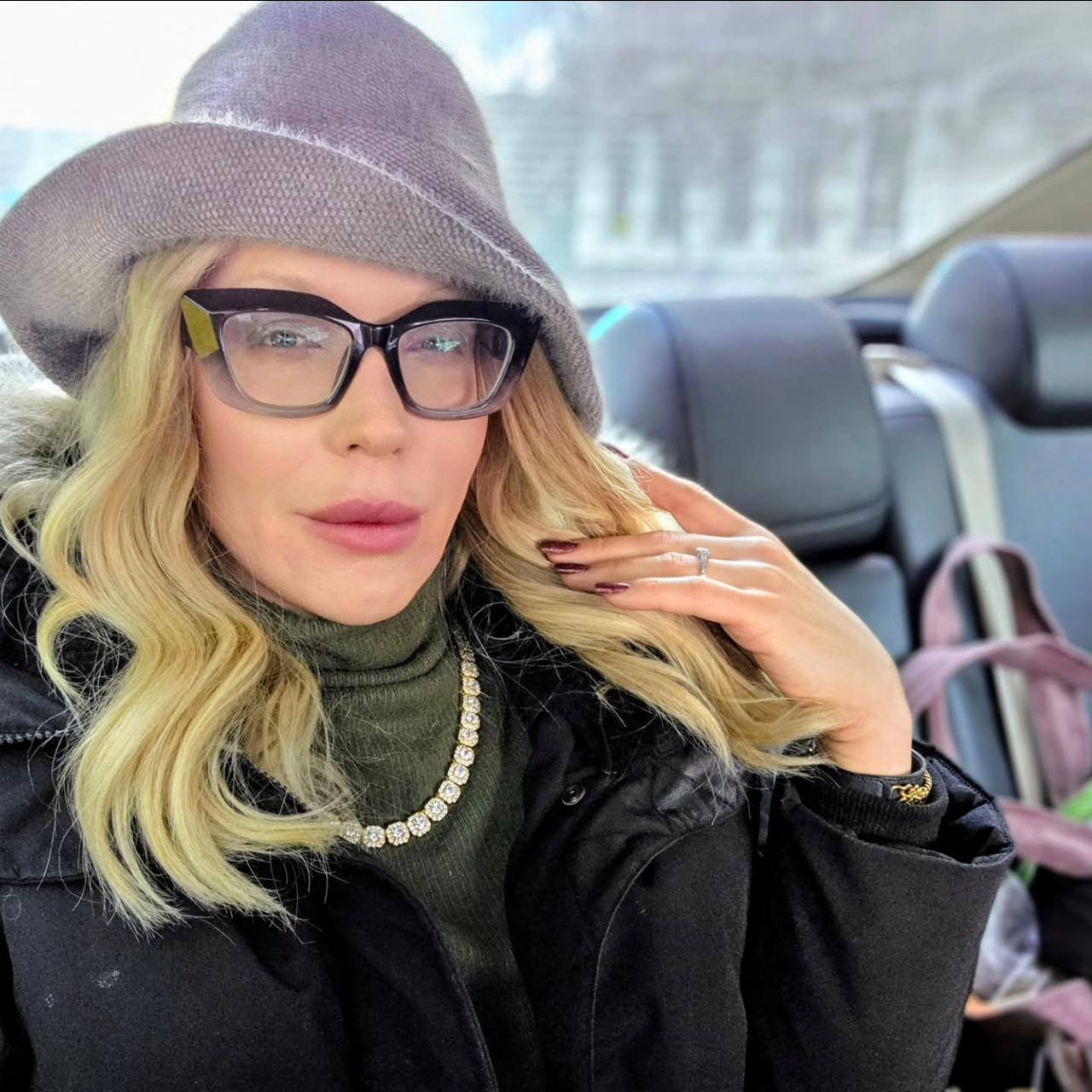 Які головні убори вибирають зірки: приклади від Кузнєцової, дружини Решетніка та Джамали