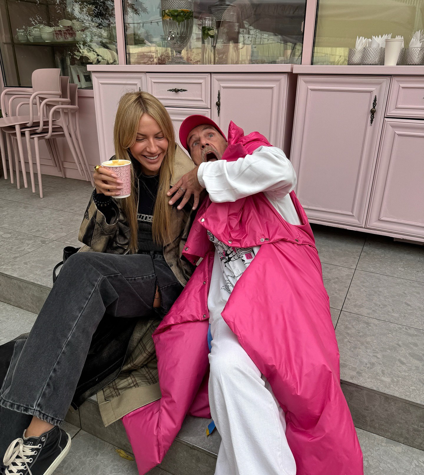 Леся Никитюк неожиданно показалась в объятиях известного дизайнера (фото)