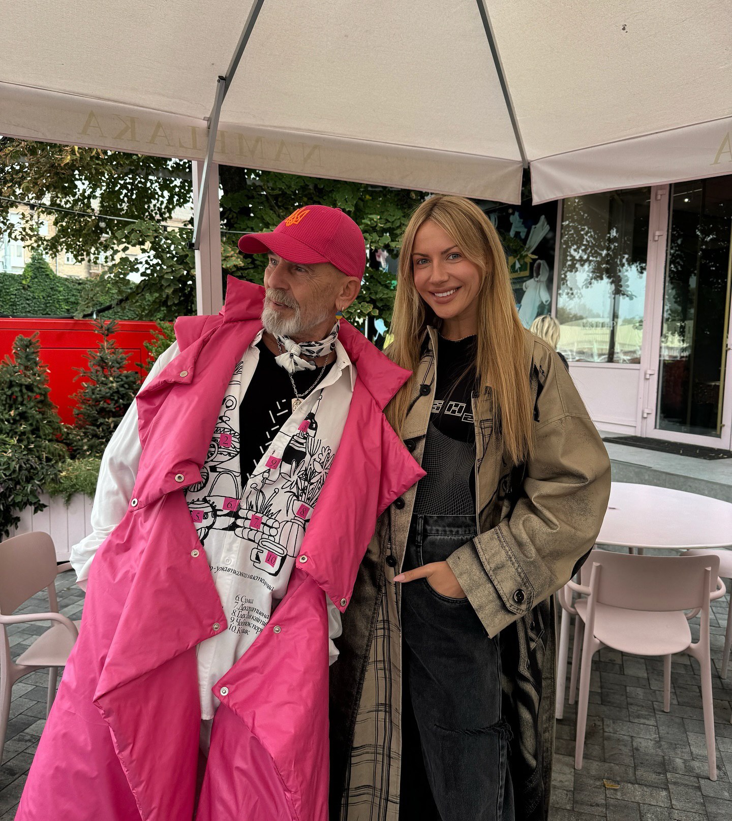 Леся Никитюк неожиданно показалась в объятиях известного дизайнера (фото)