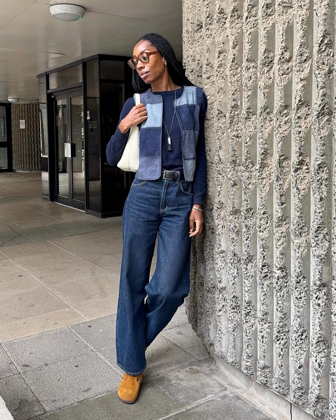 Кльош і зістарений денім: які джинси будуть у моді восени та взимку 2025