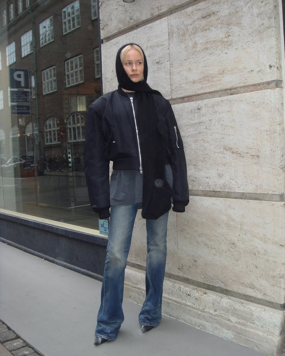 Кльош і зістарений денім: які джинси будуть у моді восени та взимку 2025