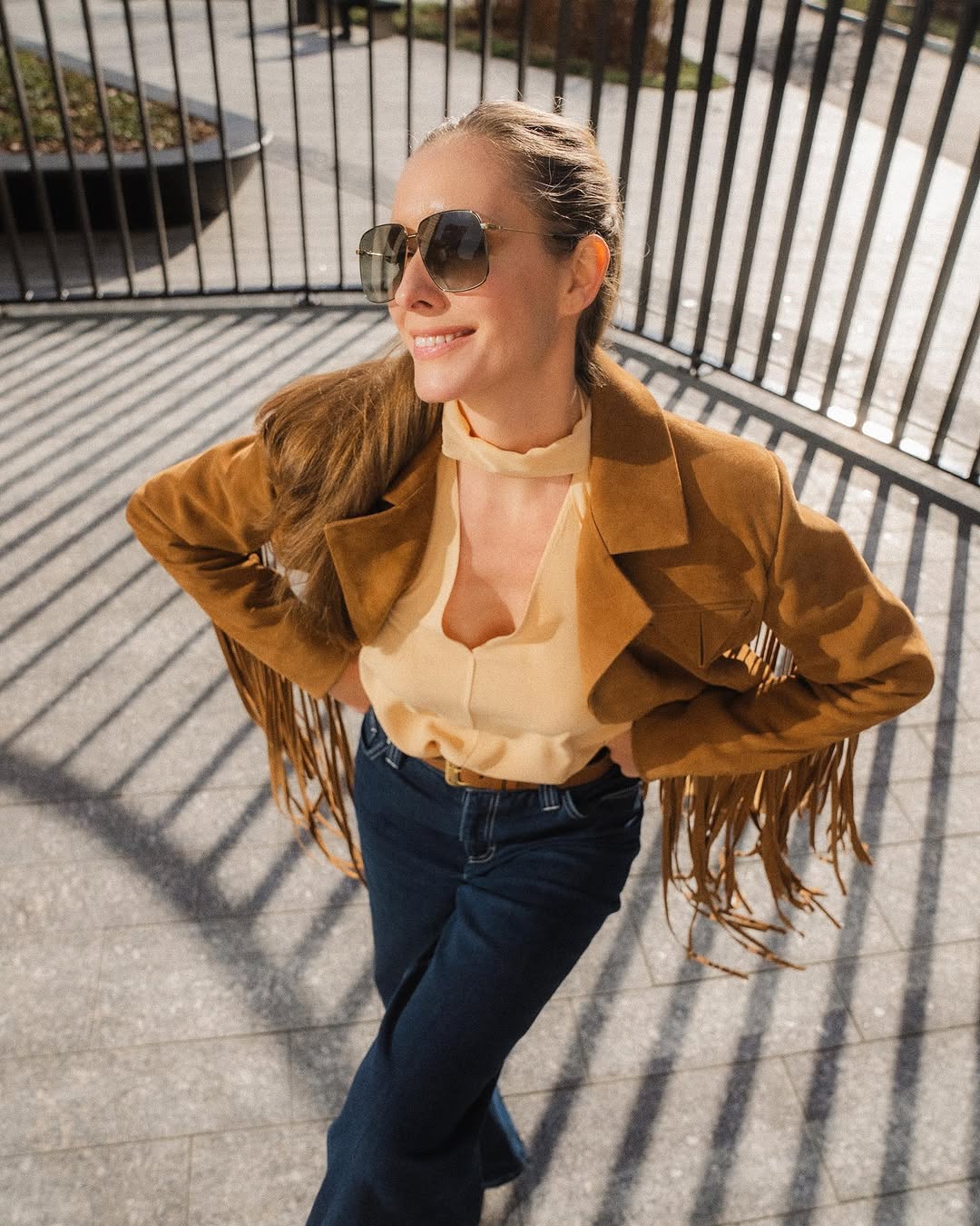 Бахрома, замша і чоботи-"козаки": Катя Осадча показала ідеальний весняний образ у стилі бохо