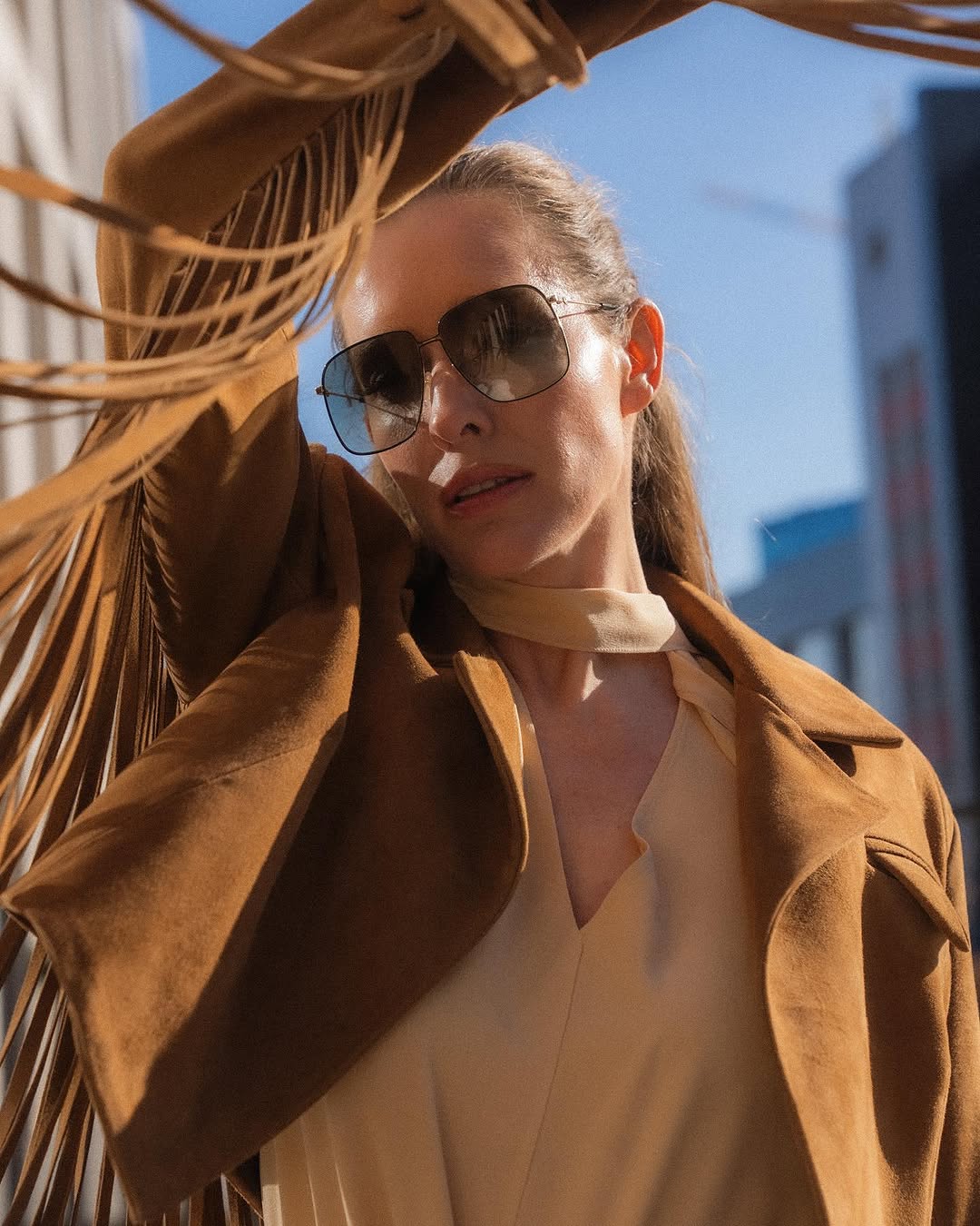 Бахрома, замша і чоботи-"козаки": Катя Осадча показала ідеальний весняний образ у стилі бохо