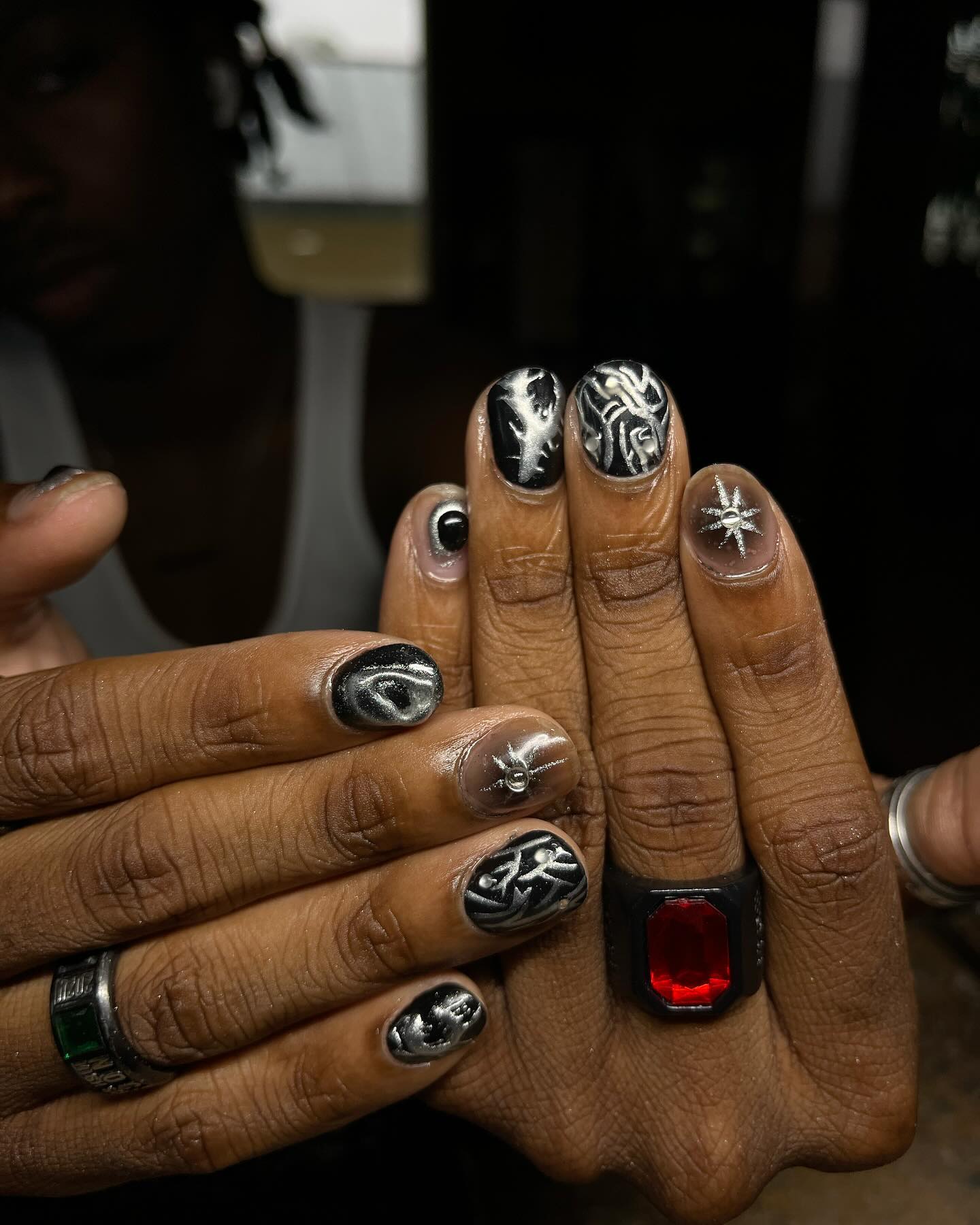 Який манікюр притягне успіх та гроші у жовтні. Це точно не червоний та молочний