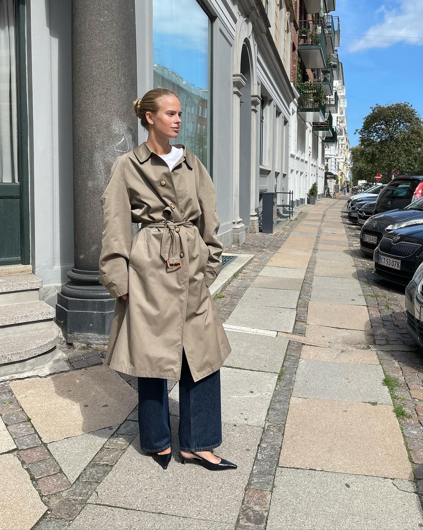 З чим носити джинси: 6 класичних образів в офіс та на ділову зустріч