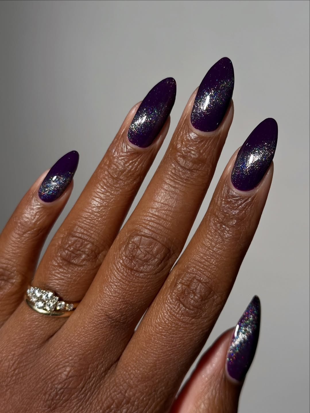 Денежный маникюр на февраль: этот цвет привлечет удачу и любовь