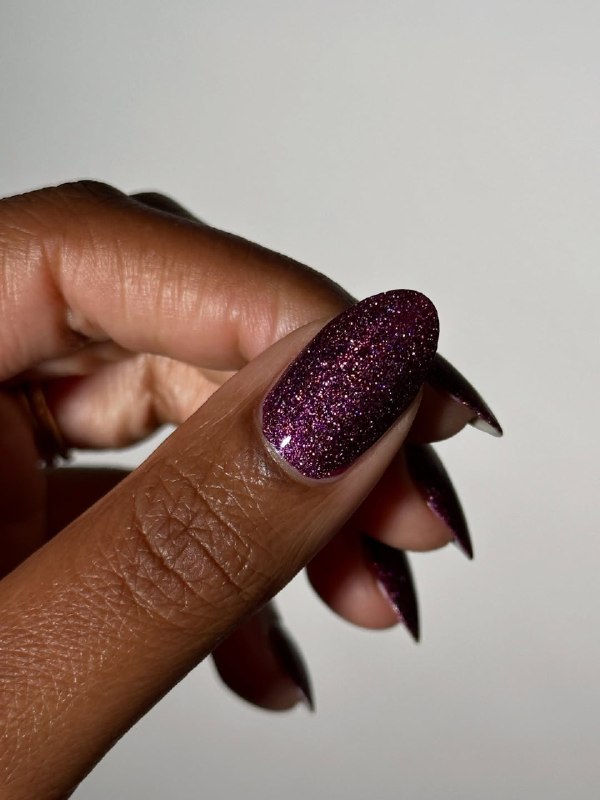 Денежный маникюр на февраль: этот цвет привлечет удачу и любовь