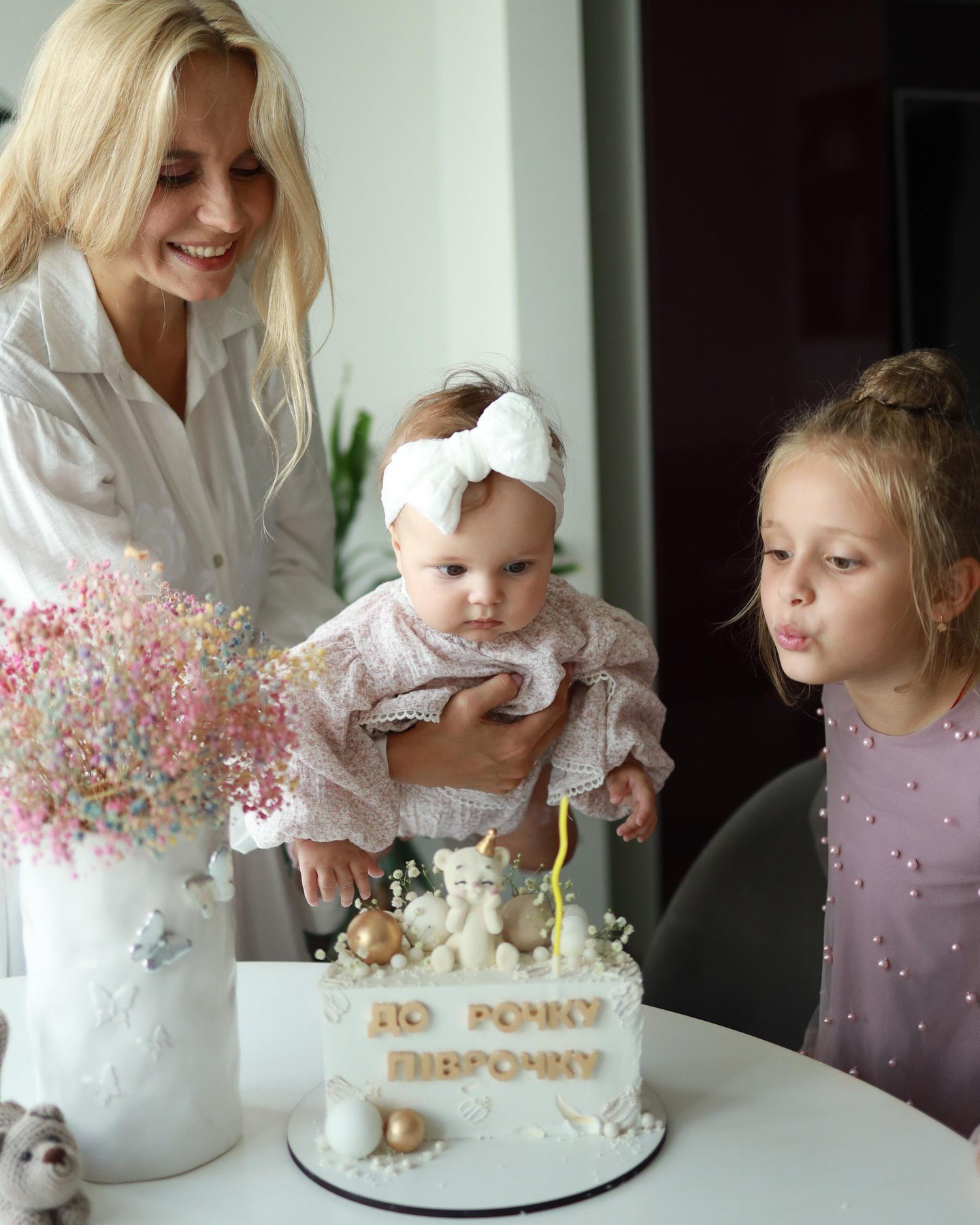 Лілія Ребрик зачарувала відео з найменшою донькою та сином відомого актора: "Починаємо обирати наречених"