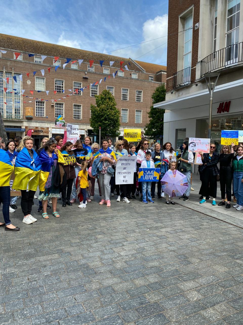 "Як би сумно не було, але люди забувають, що війна триває.". Волонтерка Соня - про пошук зниклих і силу українців