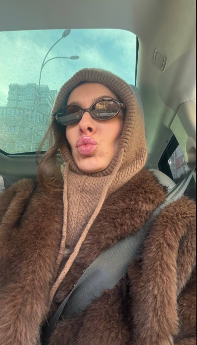 Христина Горняк показала стильний зимовий образ з екошубою та балаклавою