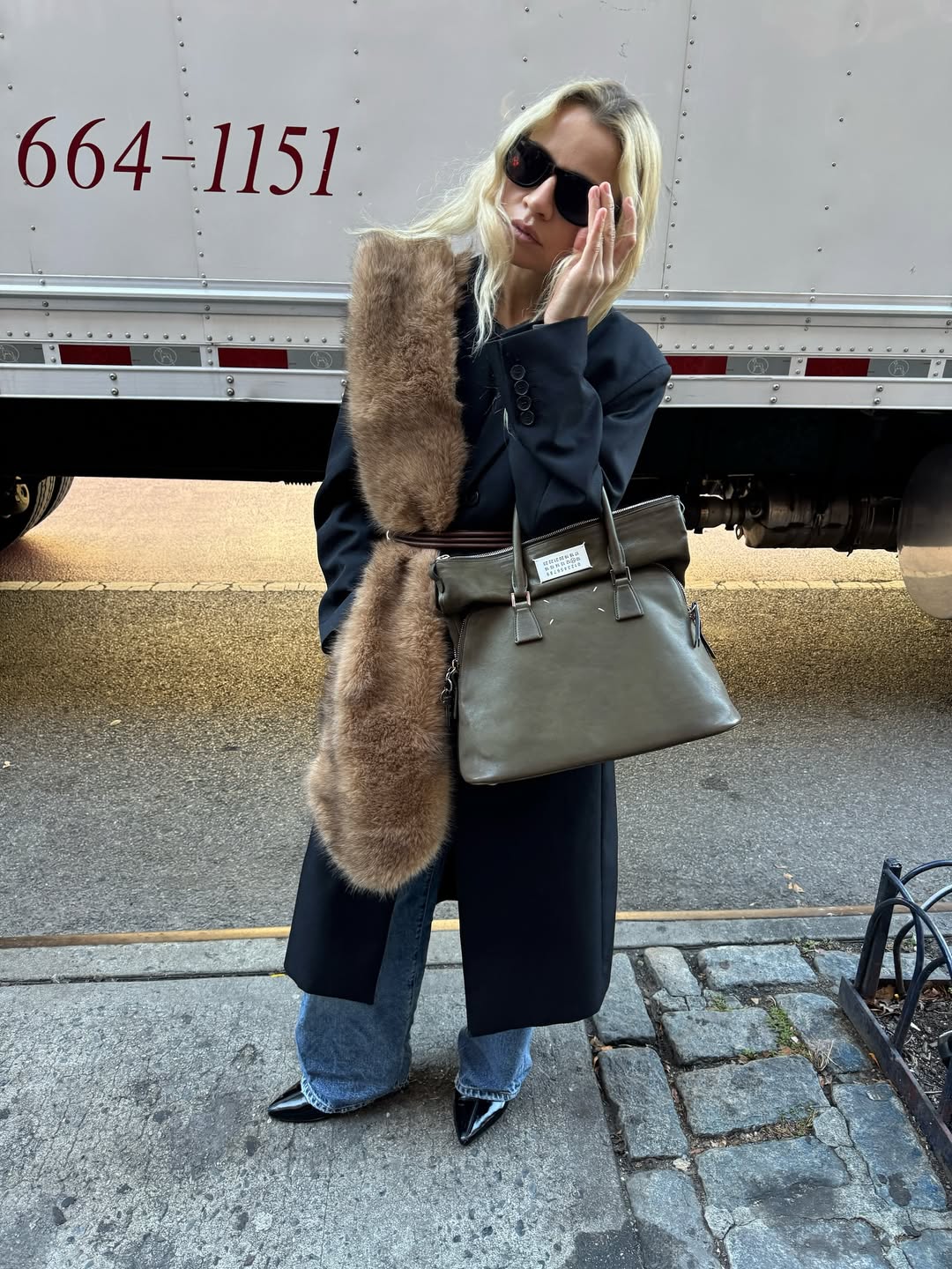 Пояси, хустки й хутро: як носити пальто та виглядати бездоганно