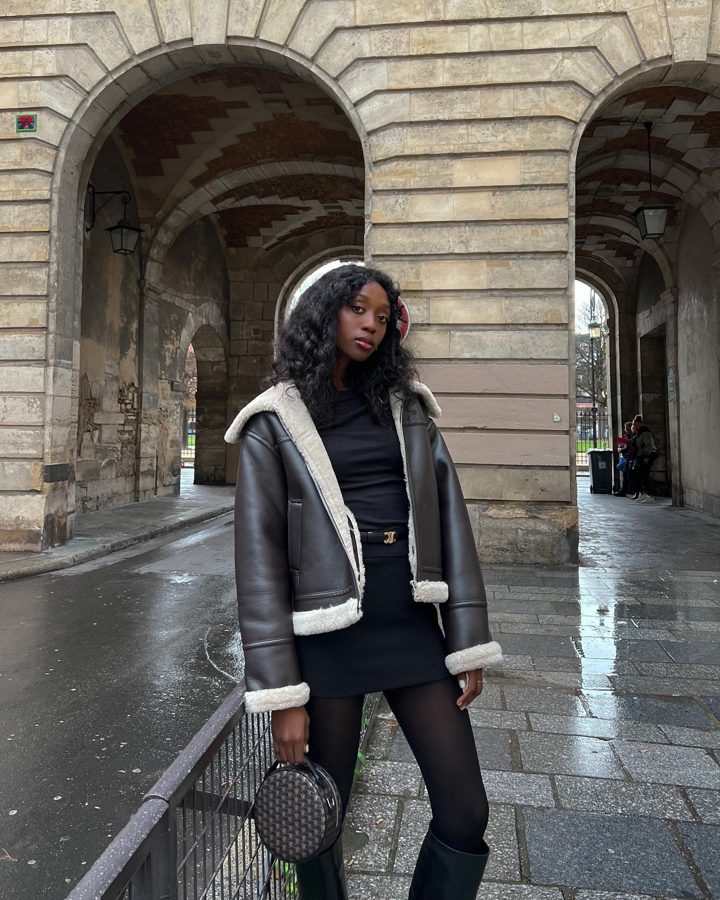 Дублянка-авіатор - найтрендовіша річ на осінь та зиму 2024-2025: з чим її носити