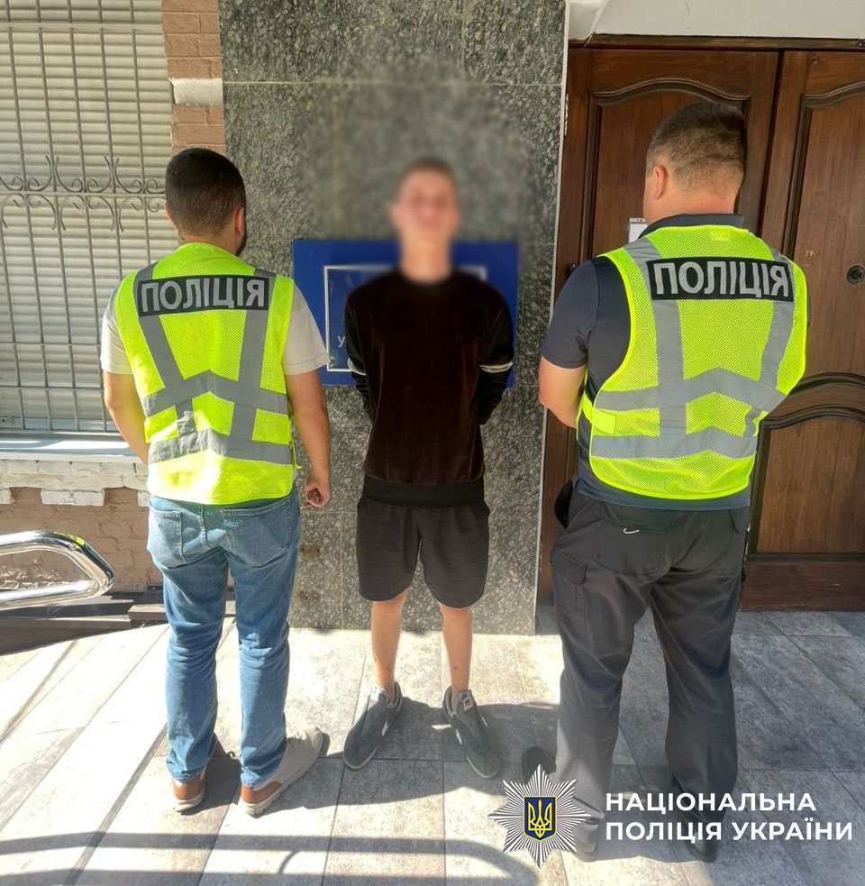 В Киеве работник автомойки угнал BMW клиента и разбил его: фото