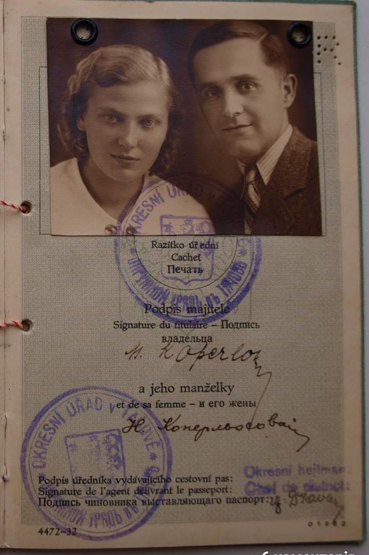 Хоть на аватарку, хоть на паспорт: старинные фото для документов вызвали восторг в сети