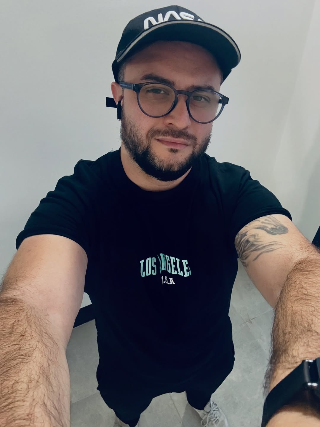 Мобілізували чи втік? У мережі обговорюють раптове зникнення відомого українського блогера