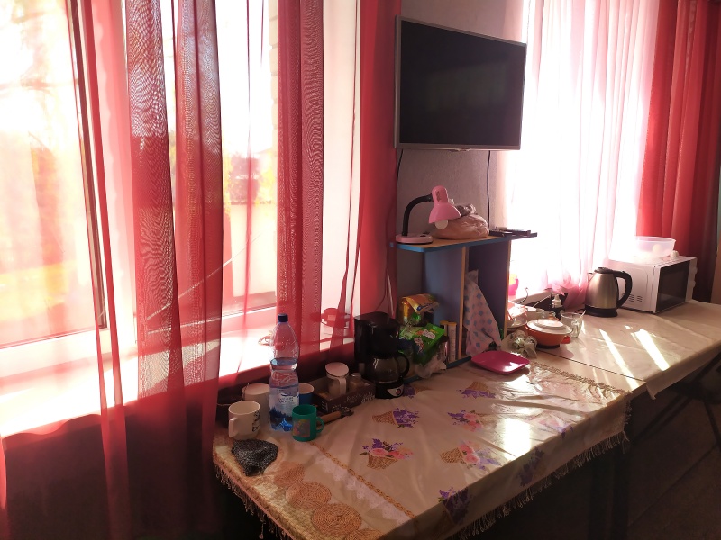 "Куди прийдуть росіяни, жити не залишуся". Як переселенці рятуються від війни у шелтерах