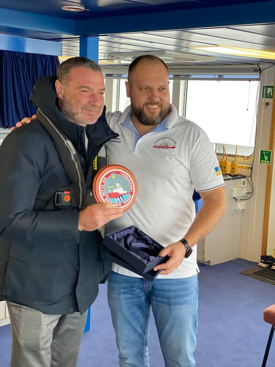 "Путин - придурок". Известный голливудский актер заговорил на украинском (фото)