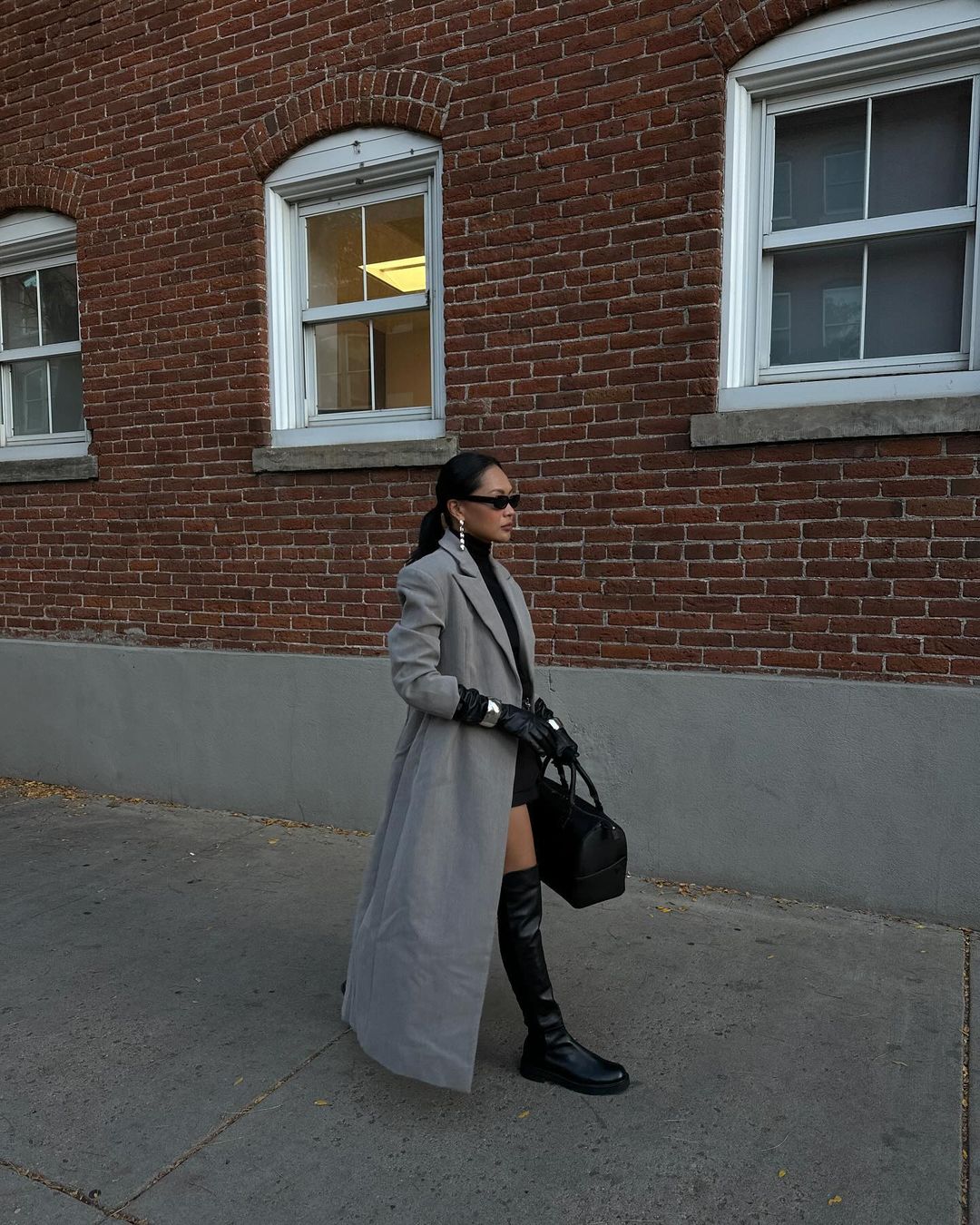 З чим носити чорну сукню восени: 5 стильних образів, які ніколи не вийдуть із моди