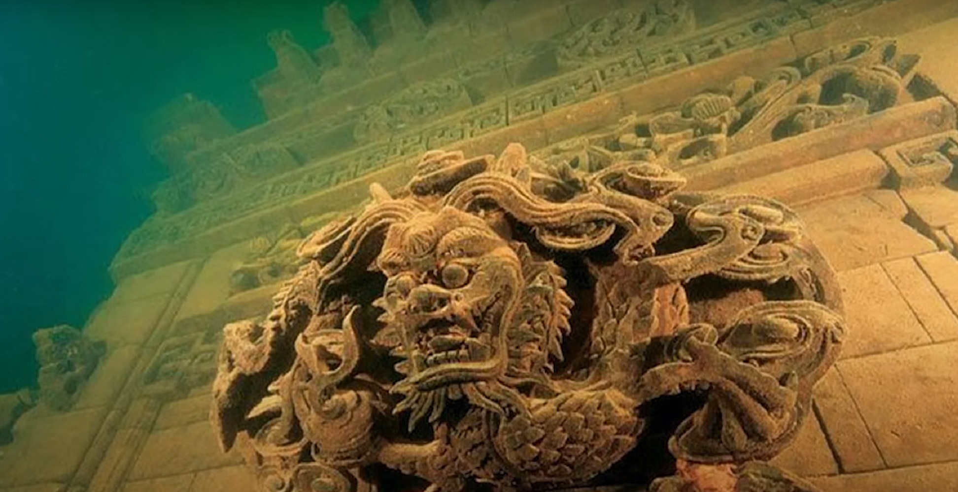 Чудеса под водой. Какие уникальные подводные достопримечательности обожают дайверы