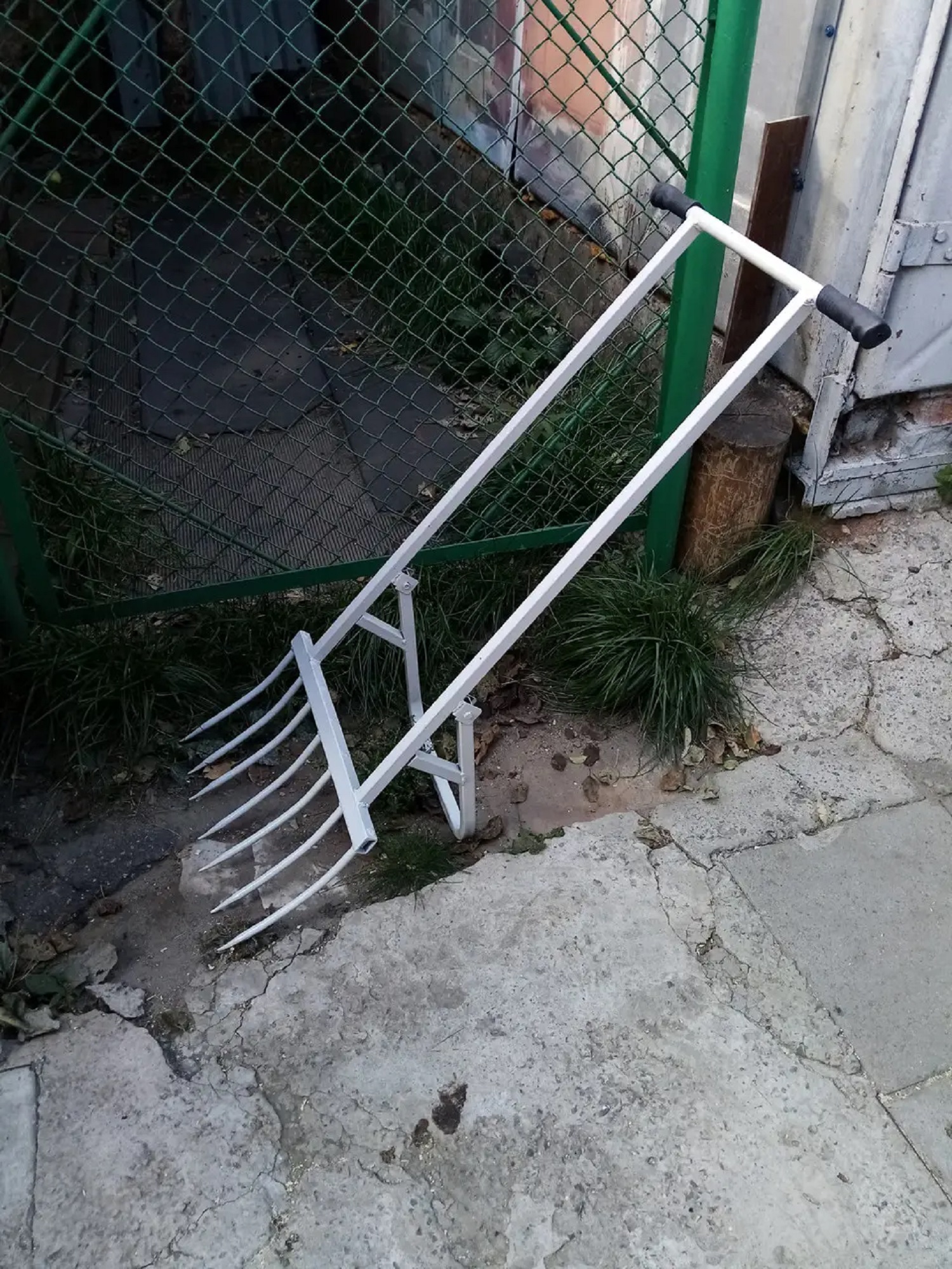 Забудьте про лопату! 5 варіантів, чим можна копати землю, щоб не втомлюватися