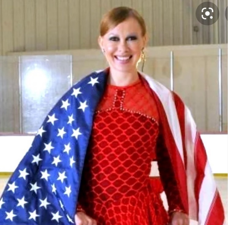 Отказавшаяся от украинского гражданства Оксана Баюл завернулась в флаг США