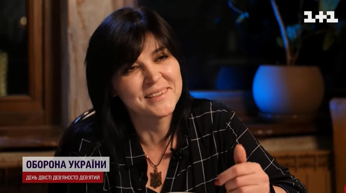 Потеряли отца и ждали маму из плена: как дочери защитника "Азова" наедине переживали войну