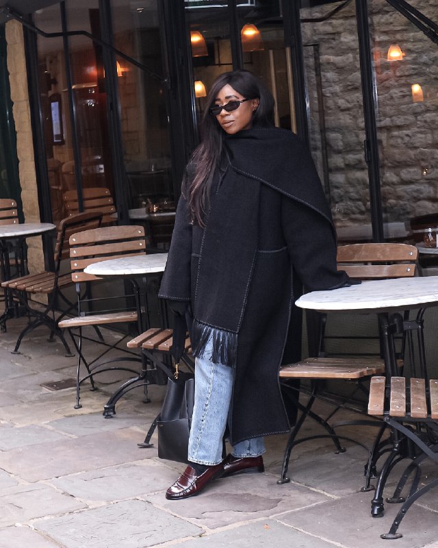 Трикотажний костюм та пальто з шарфом: модні блогери показали головні тренди на зиму 2025