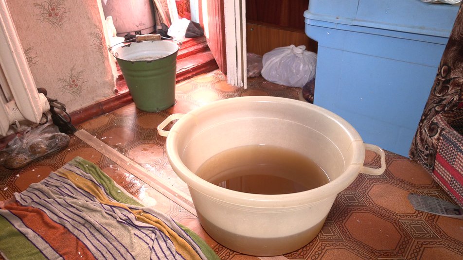 В Харькове мужчина затопил 15 квартир: срезал батареи и поехал за границу (фото)