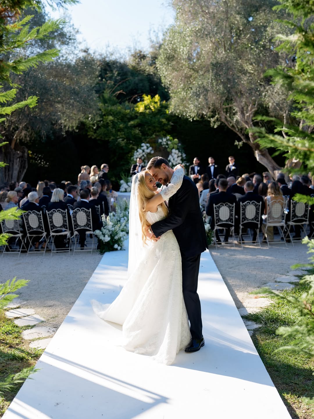 Лобода потай розважала гостей на весіллі "патріота РФ": відео злили в мережу