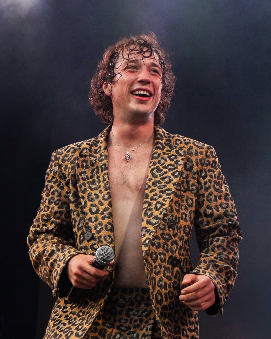 Відомий український співак влаштувався працювати вчителем у школі: що він викладає