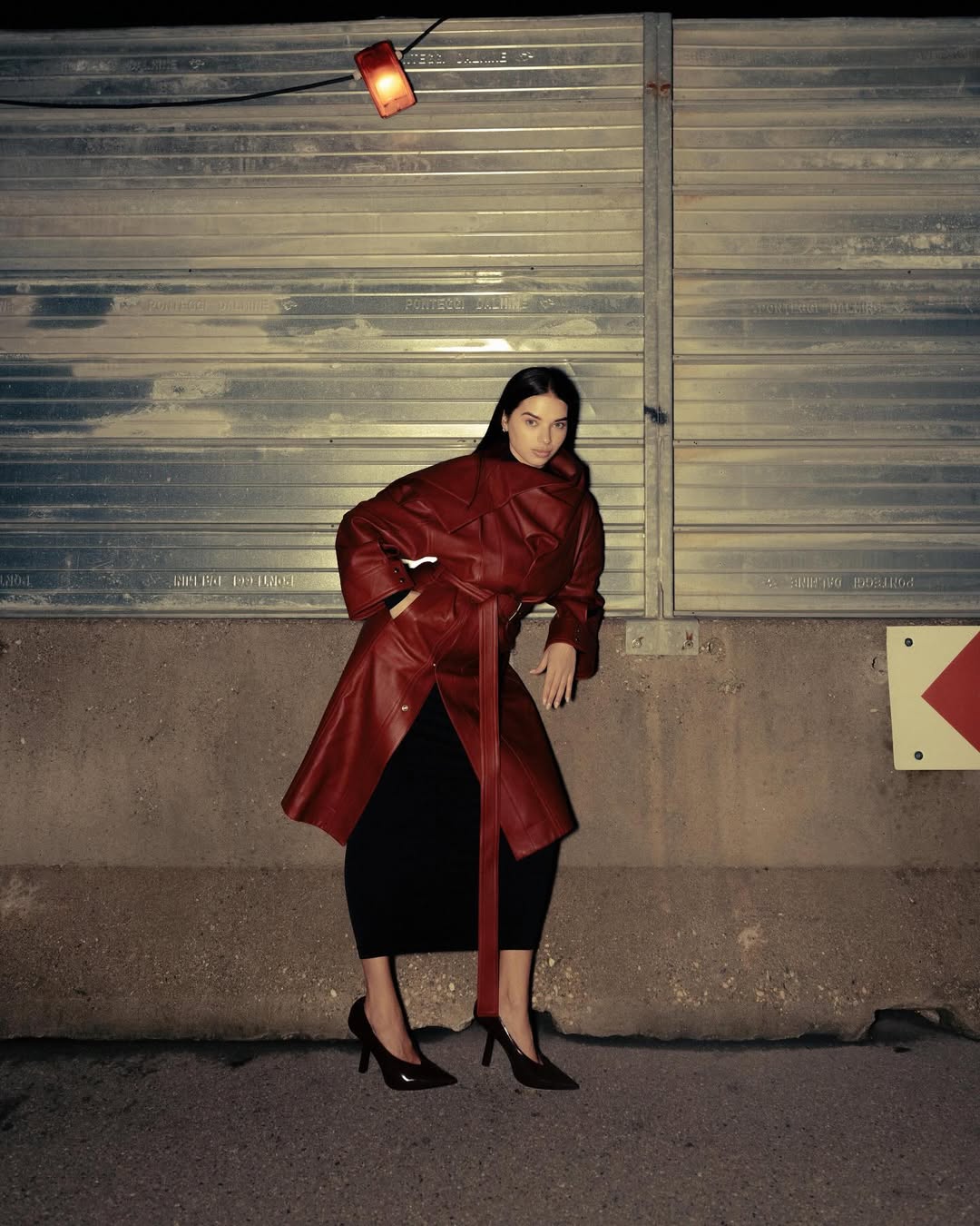 Винна класика сезону: стильний вихід дружини Усика у трендовому відтінку