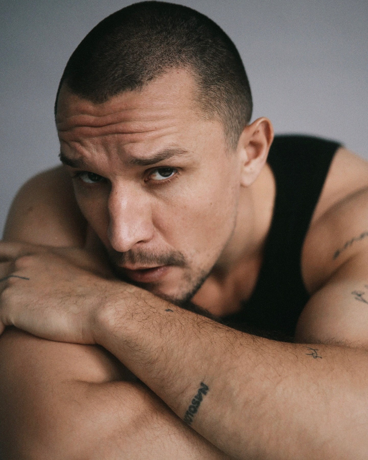 Зірка українських серіалів здивував зміною образу на тлі чуток про розрив з обраницею: "Нова реальність"