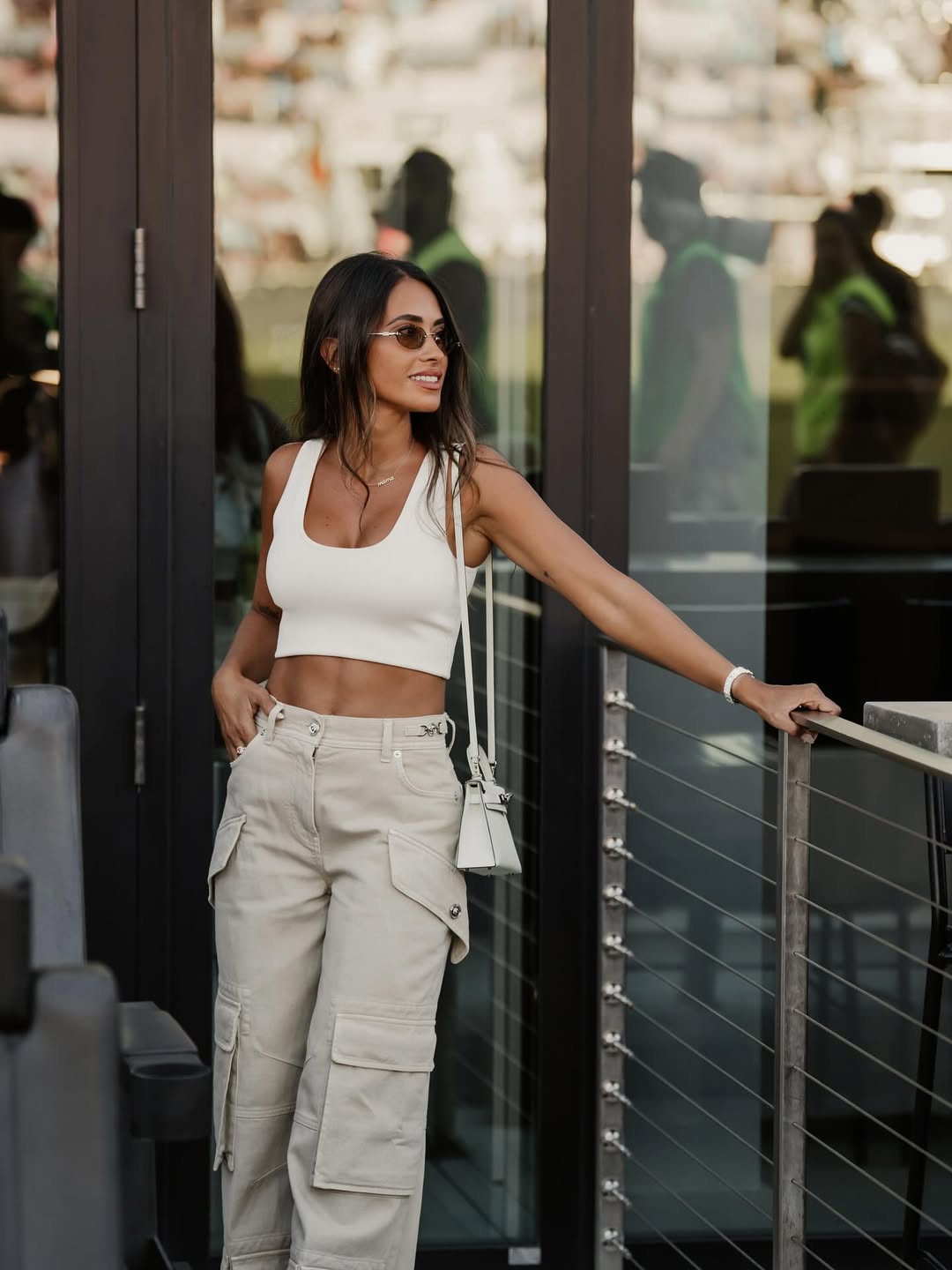 Як називаються штани з кишенями по боках, які стали трендом: приклади від дружини Мессі