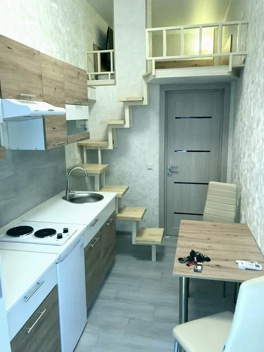 Розетки в душе и телевизор на ногах: в Киеве продают квартиру-"кладовку" за 33 тыс. долларов