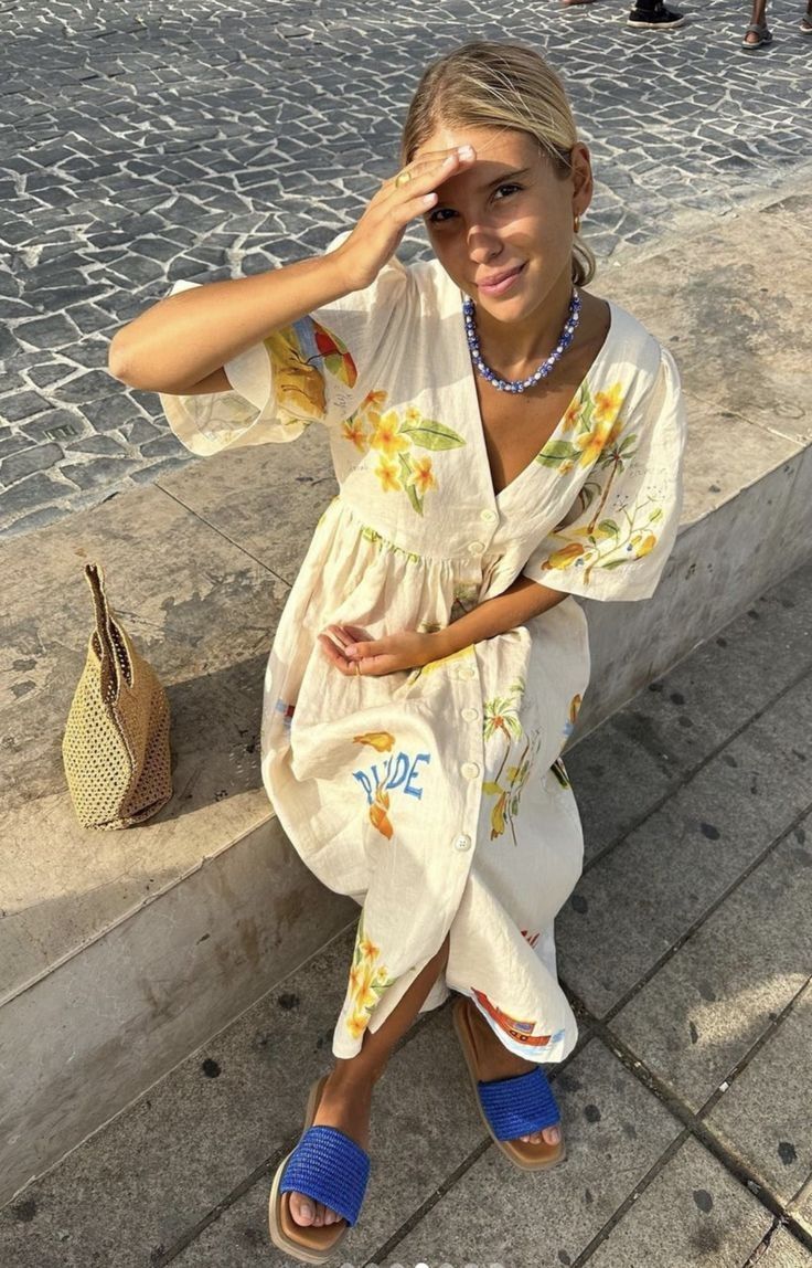 Цей колір - головний тренд літа 2025: як його правильно носити