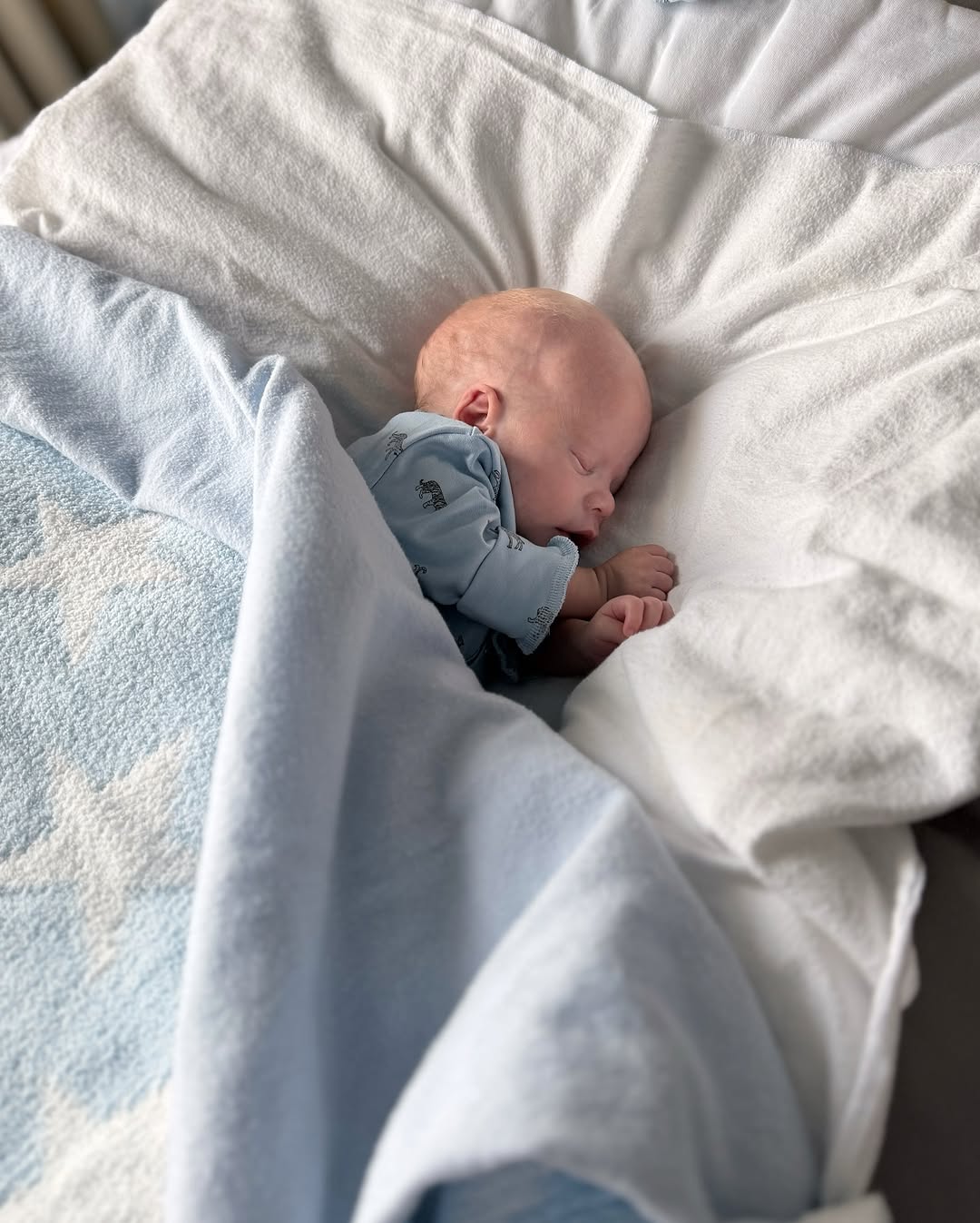 Зірка "Холостяка" зачарувала новим фото новонародженого сина: на кого він схожий